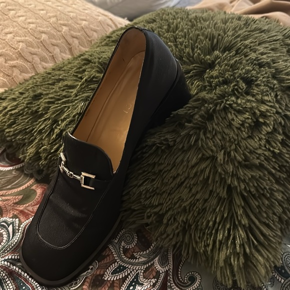 GUCCI loafers size 10B Black, comfort to dress up or pair with jeans! - Picture 3 of 9